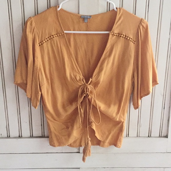 Charlotte Russe Tops - Scrunched front top